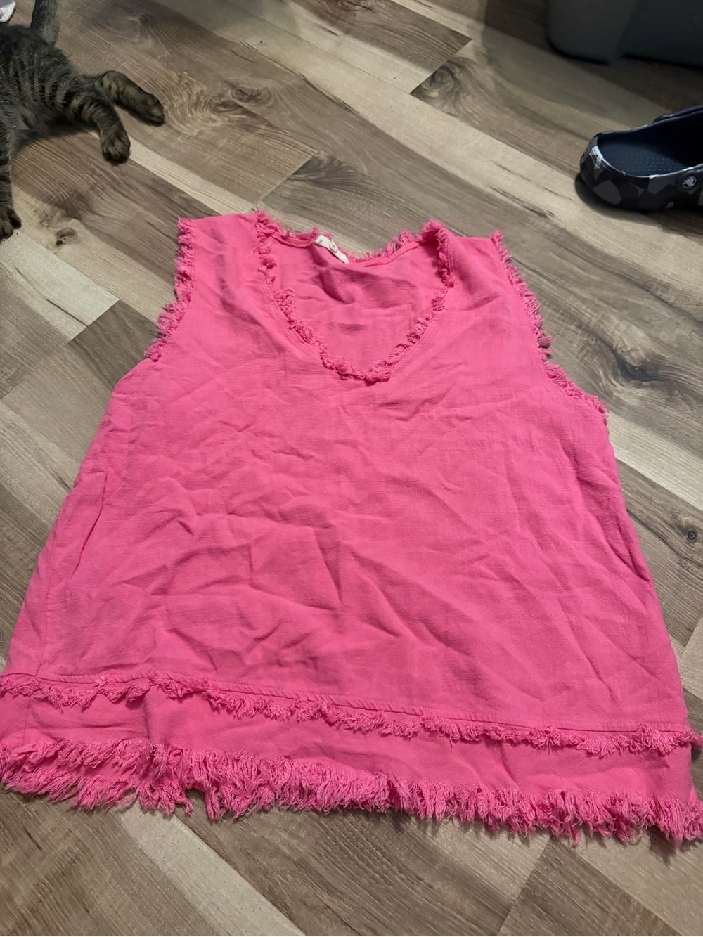 Women’s Frayed V-Neck Sleeveless Top - Pink